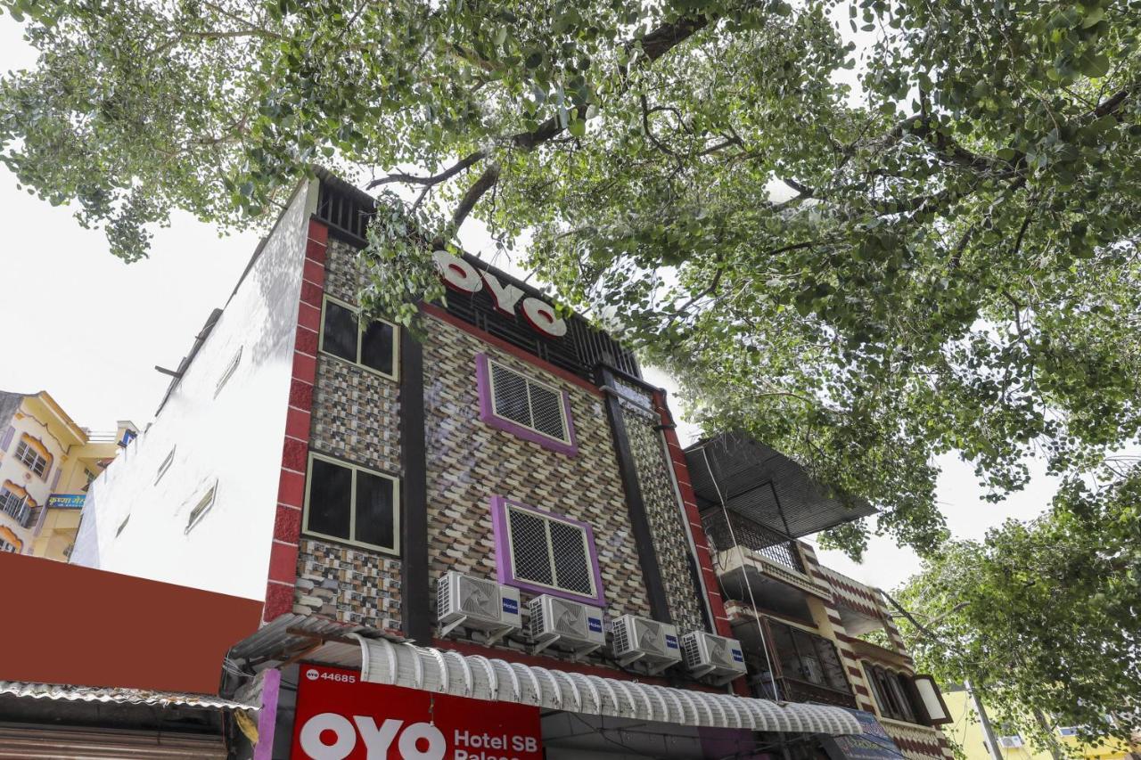 Oyo 45752 Hotel Sb Palace Godarpura Exterior foto