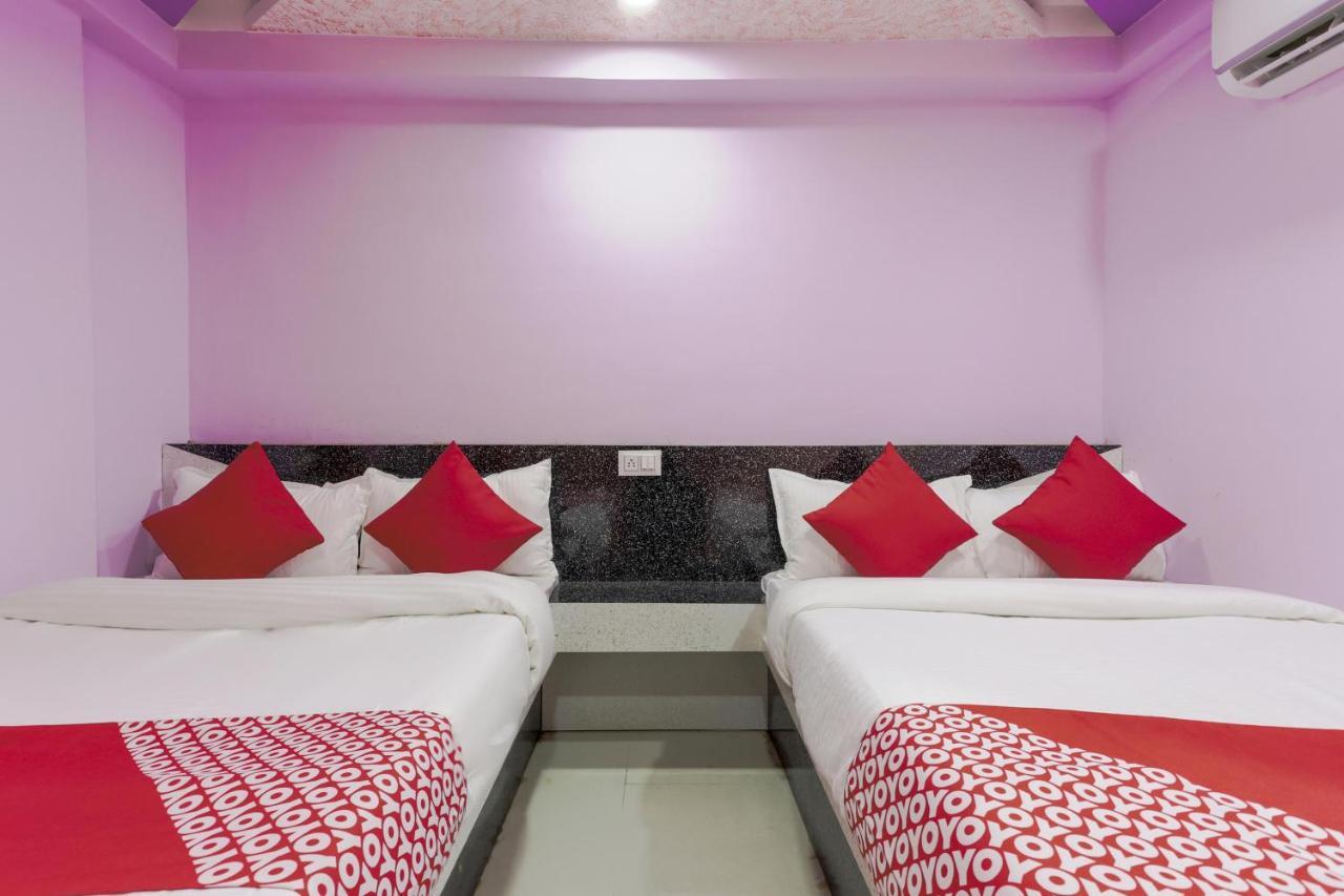 Oyo 45752 Hotel Sb Palace Godarpura Exterior foto